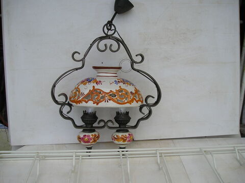 Lustre ancien en fer forg et cramique / faence ? 2 lampes 80 Septmes-les-Vallons (13)