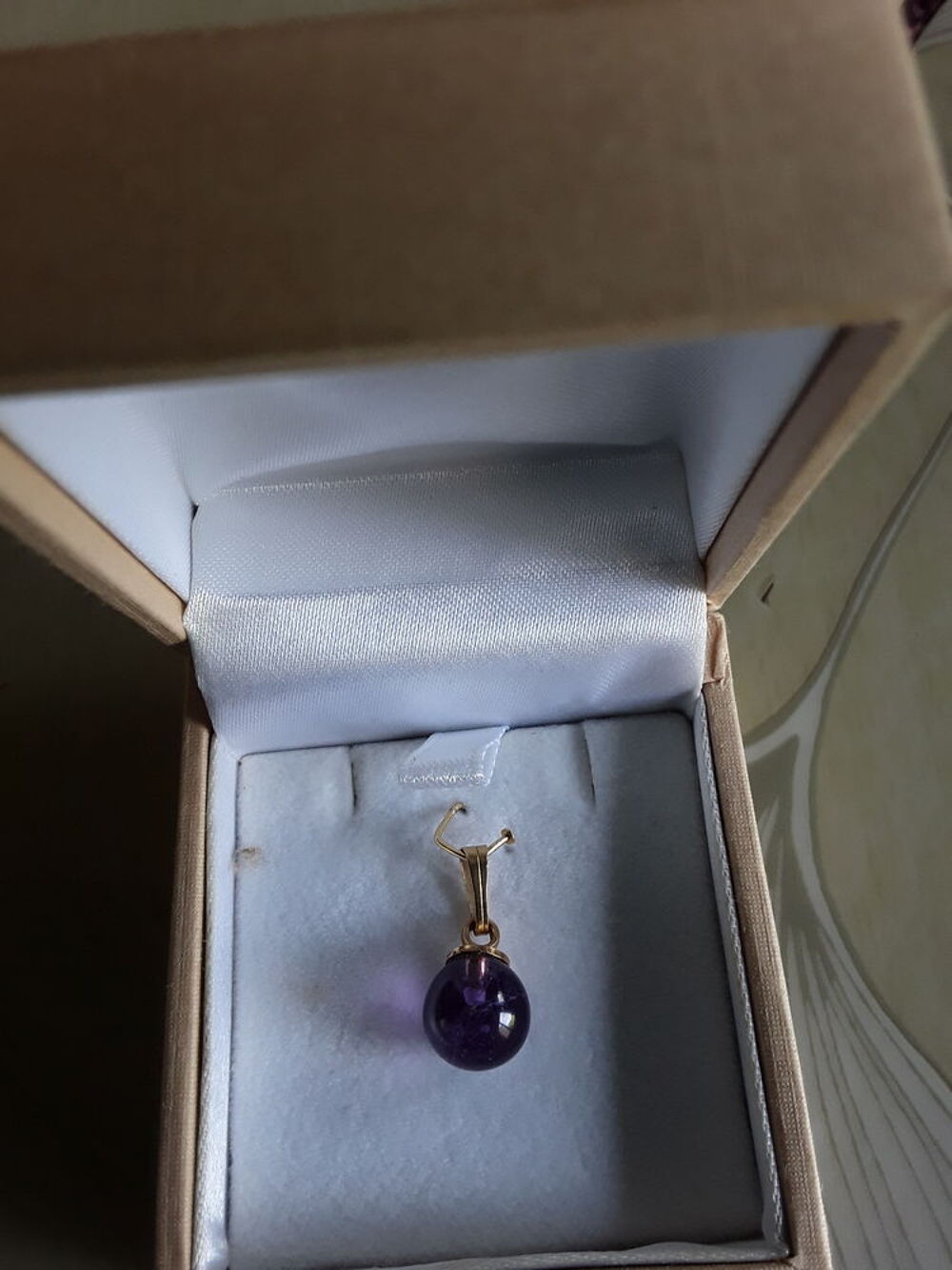 Pendentif perle violette Bijoux et montres
