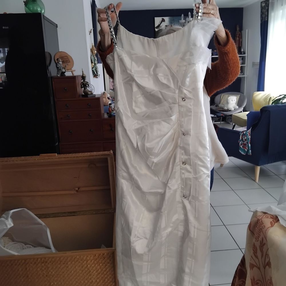 Robes, perruques, bijoux fantaisie et accessoires Vêtements