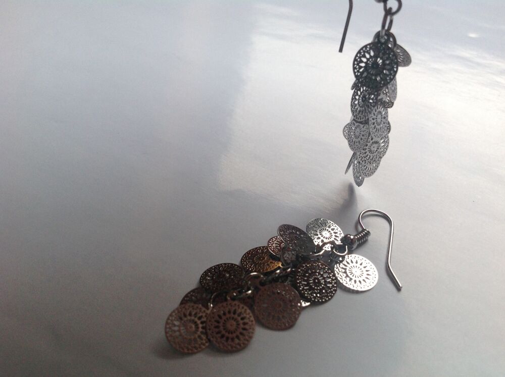 BOUCLES OREILLES ARGENT&Eacute; MANDALA FLEUR Envoi Possible
Bijoux et montres