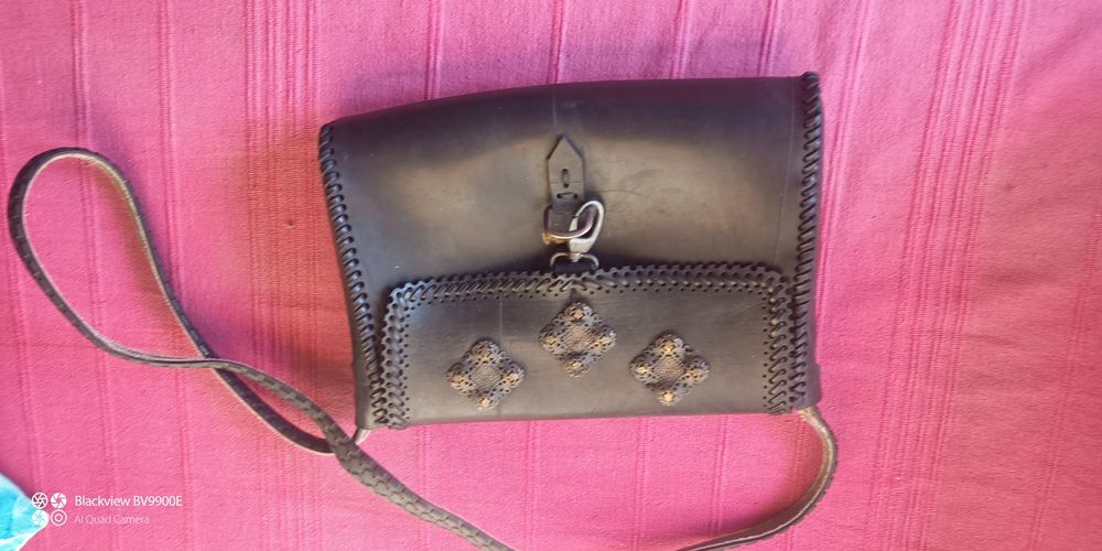 Sac &agrave; main pi&egrave;ce unique. Maroquinerie