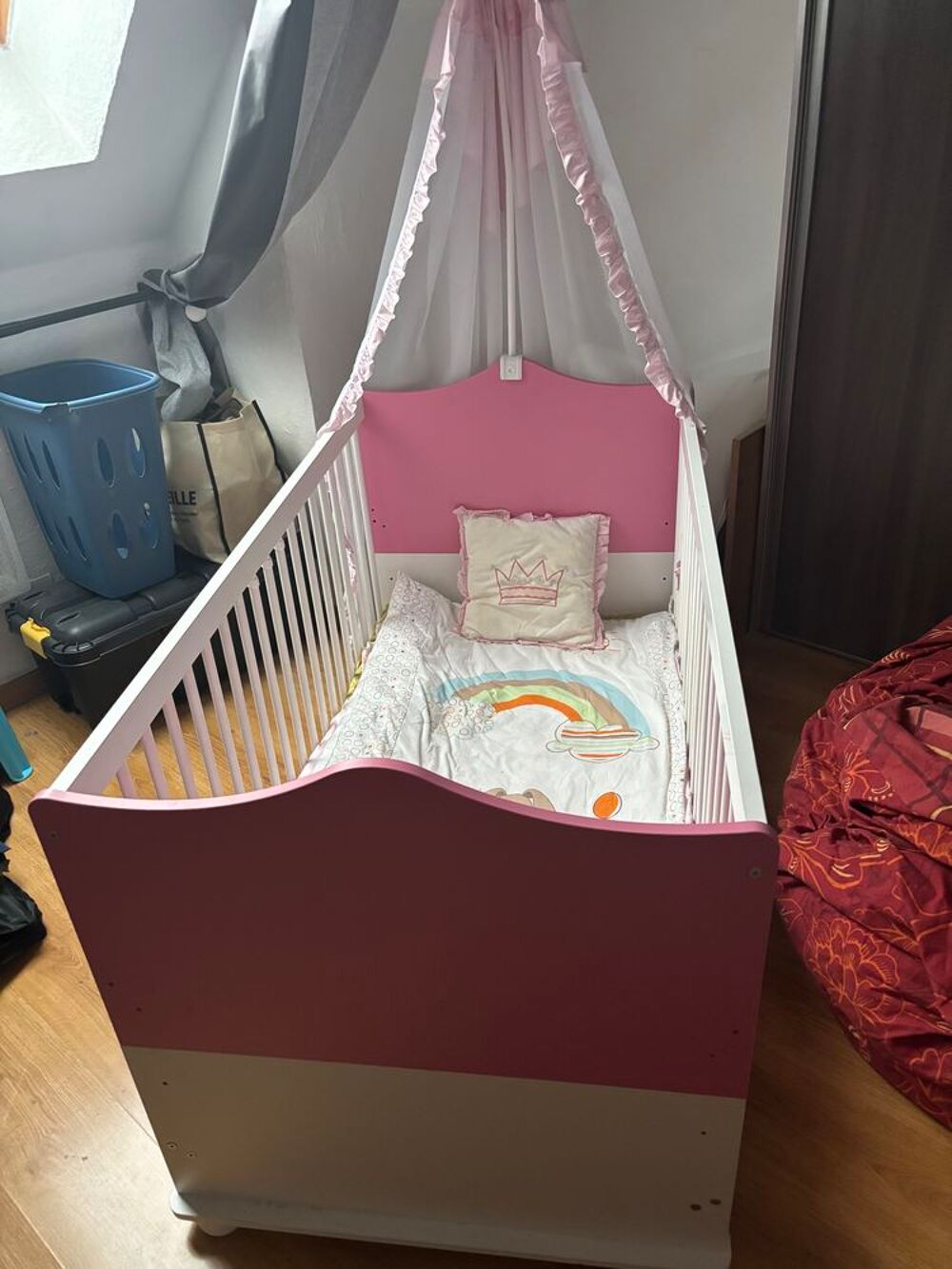 Lit de princesse rose et blanc fille avec voile superbe &eacute;tat Mobilier enfants