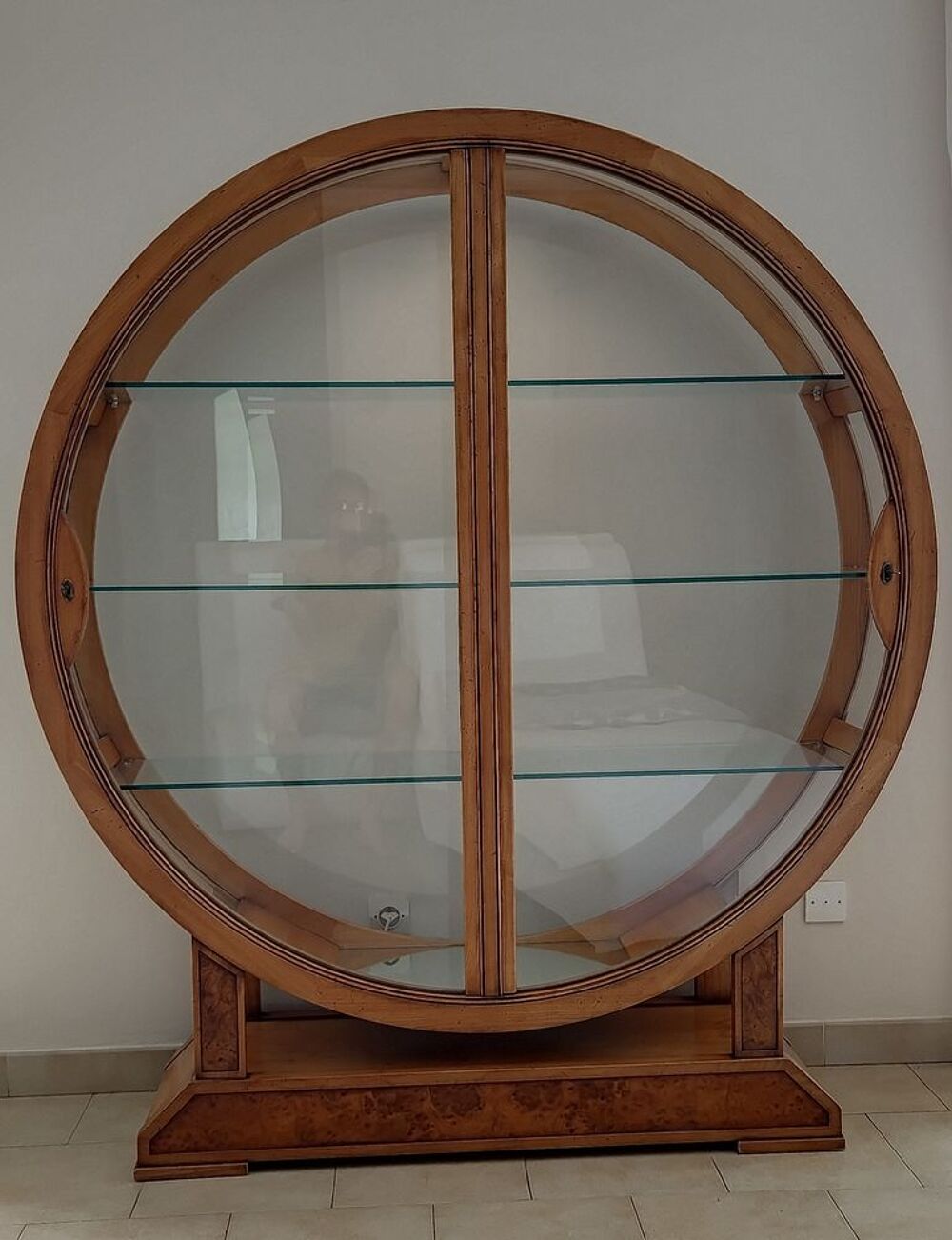 Vitrine ronde en loupe d'orme Meubles