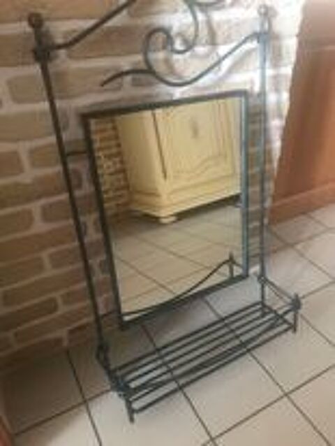 Miroir en fer forg� vert
25 Cappelle-la-Grande (59)