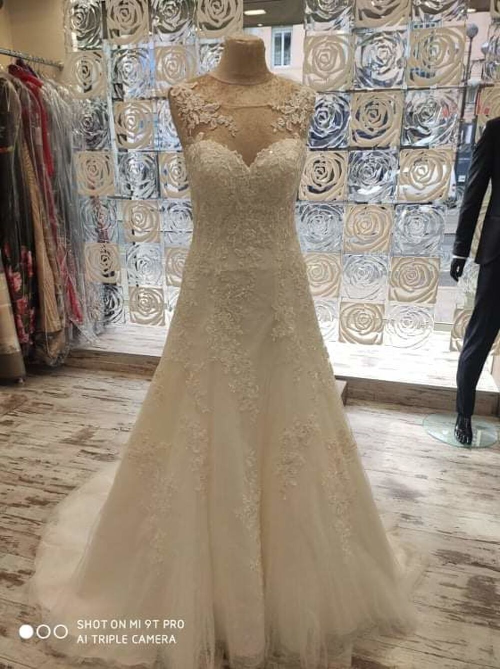 Robe de mari&eacute;e cosmobella 8074 neuve Vêtements