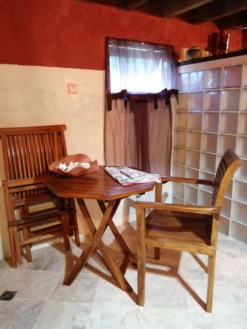 Transats.... Fauteuils..... Table... A vendres parfait état. 390 Le Moule (97)