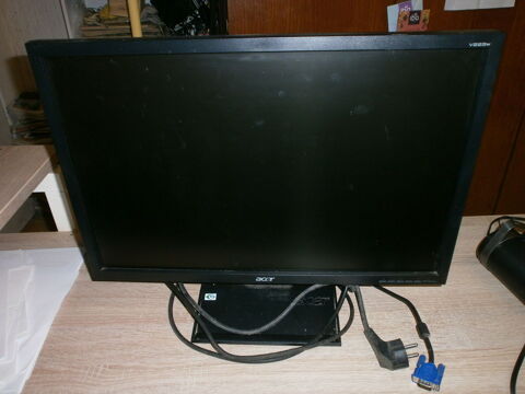 Ecran ordi 47.5  x 39.5  + clavier  + 2 hautparleurs  20 Tug�ras-Saint-Maurice (17)