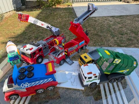 Jouet enfant - Lot de 6 camions (grand format), dont deux Pat'Patrouille. Etat neuf Le Vésinet (78)