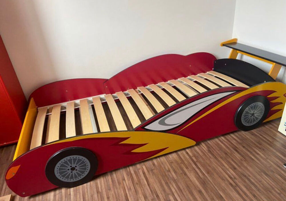 Lit voiture+ matelas chambre enfant Mobilier enfants