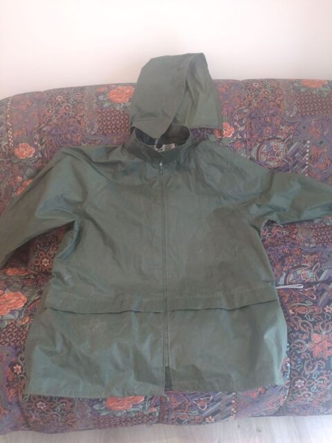 Veste de pluie marque PANOPLY
10 Laval (53)