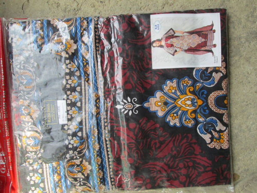ROBE NEUVE Vêtements