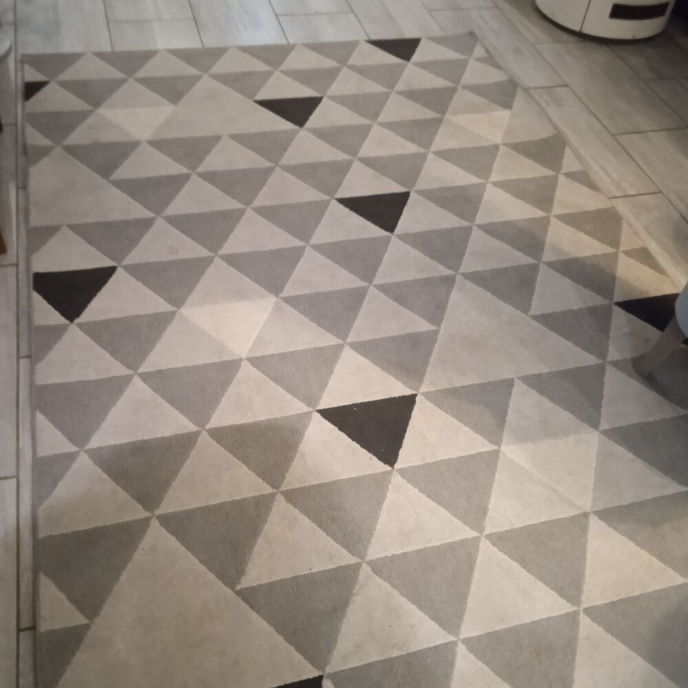 Grand tapis motifs g&eacute;om&eacute;triques triangles 160*229 Décoration