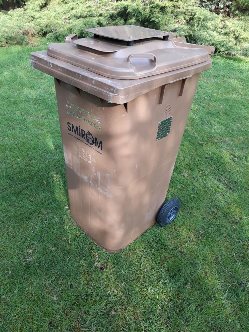 Container d&eacute;chets verts. Jardin
