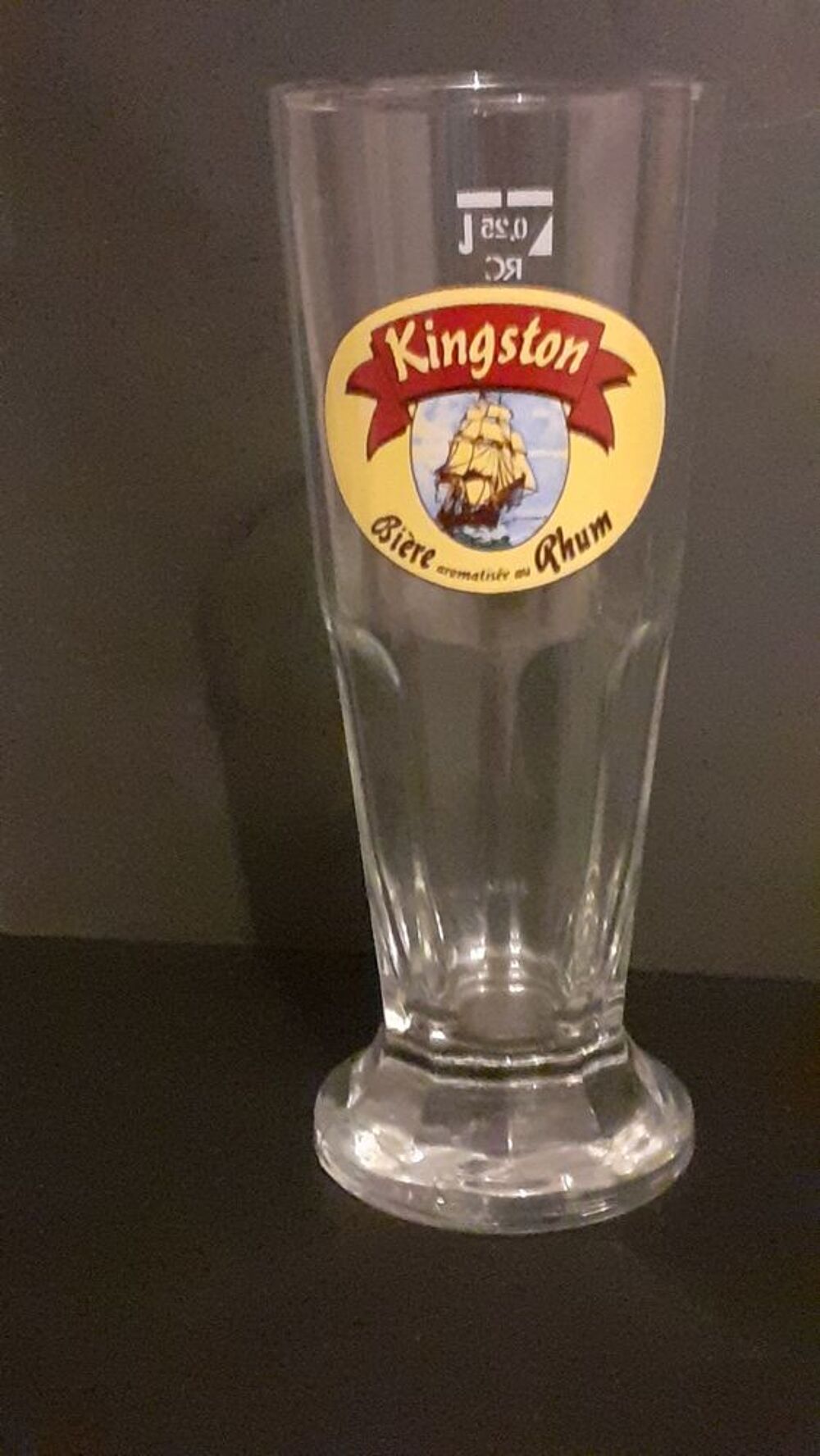 Un verre &agrave; bi&egrave;re Kingston Décoration
