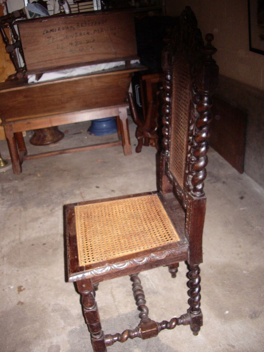 chaises de ch&acirc;teaux tr&egrave;s anciennes bon &eacute;tat Meubles