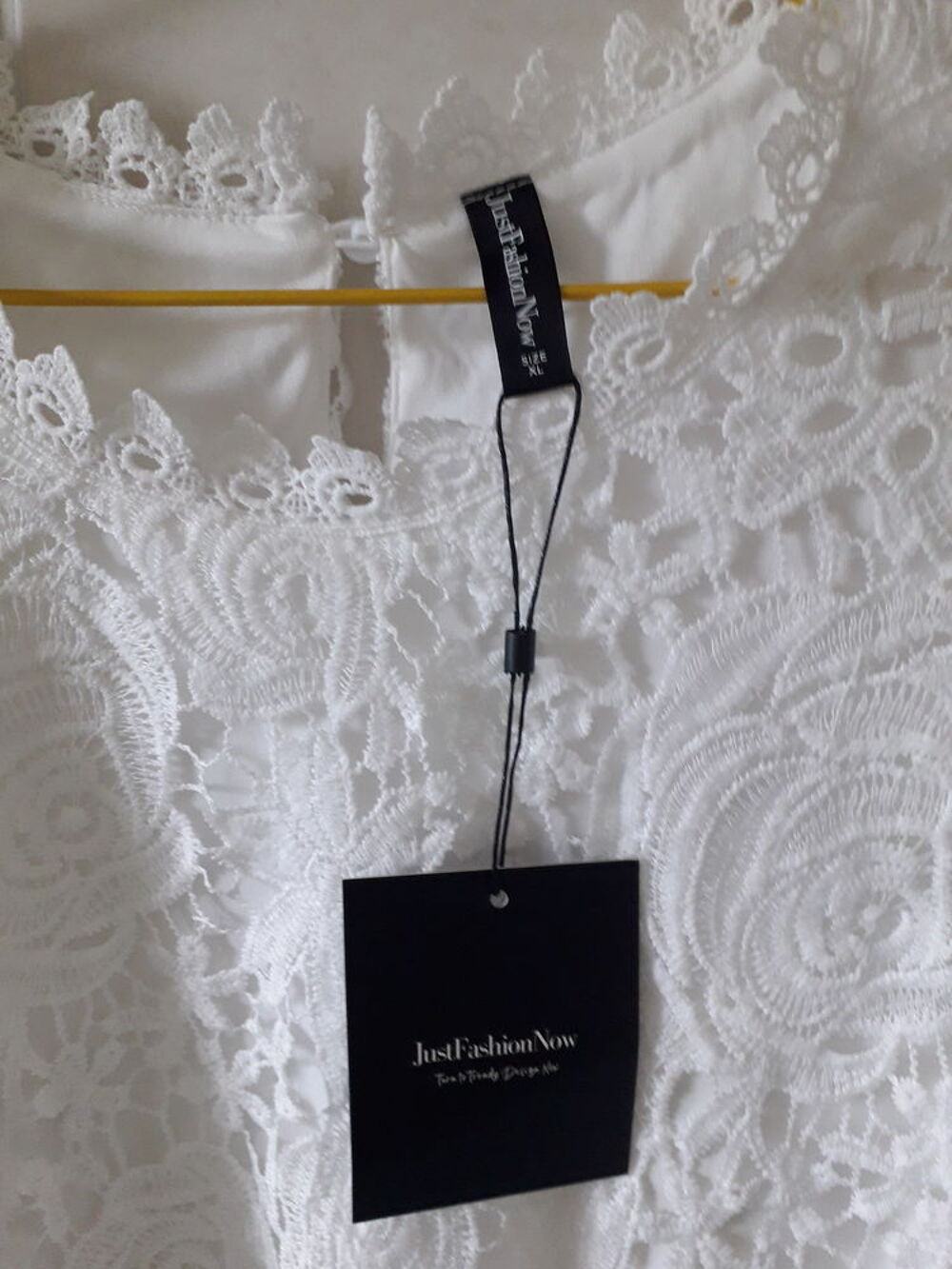 Haut uni en dentelle &agrave; manches longues Vêtements