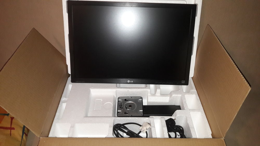 Ecran plat LG 24EB23 Matériel informatique
