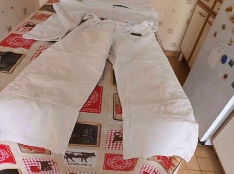 kimono de judo marque DOMYOS taille 140 7 Maisons-Alfort (94)