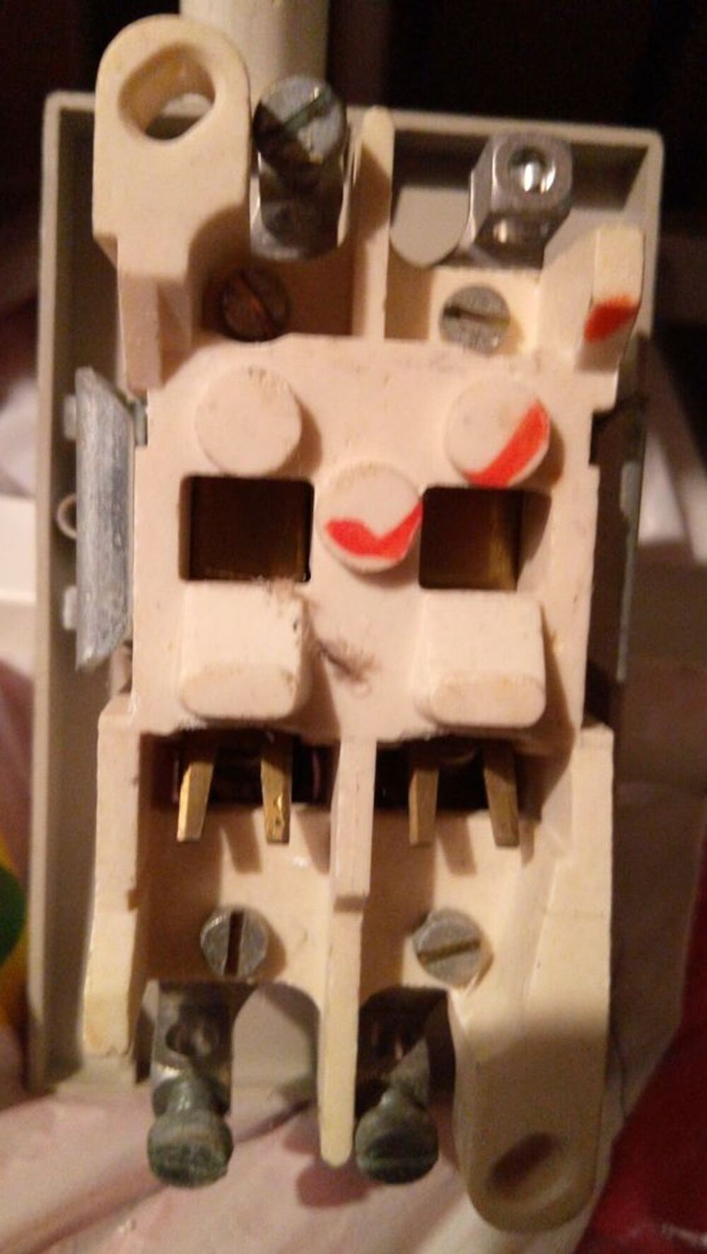 Interrupteur combin&eacute; fusible Legrand 380 Volts - 20A et 32A Bricolage