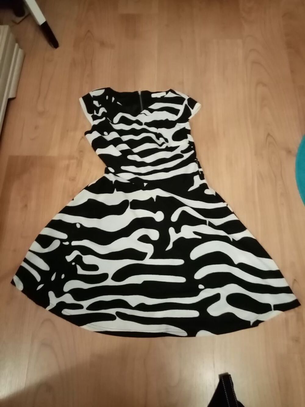 robes T.42 noir et grise V�tements