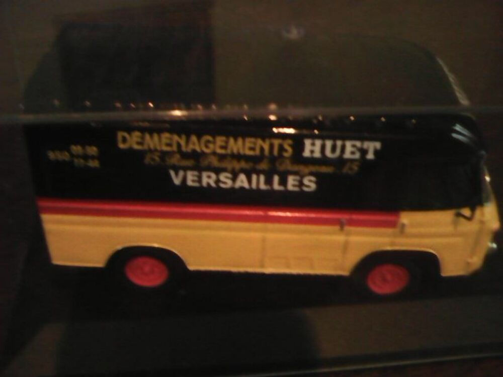 Camionnette Saviem SG2 Huet D&eacute;m&eacute;nagement Mod&egrave;le r&eacute;duit 1/43 