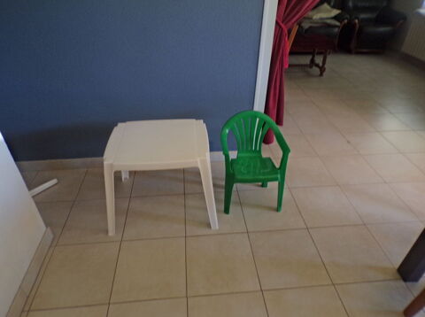 petite table et chaise pour enfants Luçon (85)