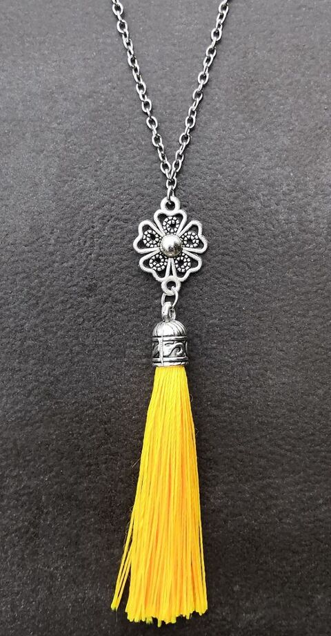 Pendentif Boh�me pompon de soie et m�daillon fleur et chaine 5 La Seyne-sur-Mer (83)