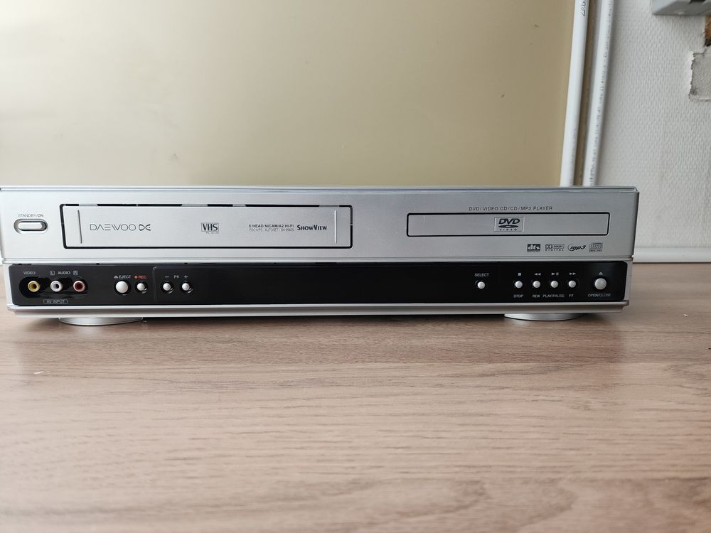 Combin&eacute; DAEWOO Lecteur DVD CD - Magn&eacute;toscope Photos/Video/TV