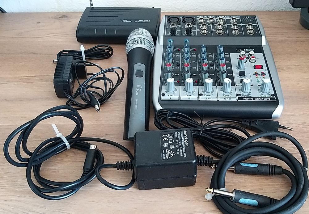  TABLE de MIXAGE, + C&acirc;ble CORDIAL + MICRO HF sans fil Audio et hifi