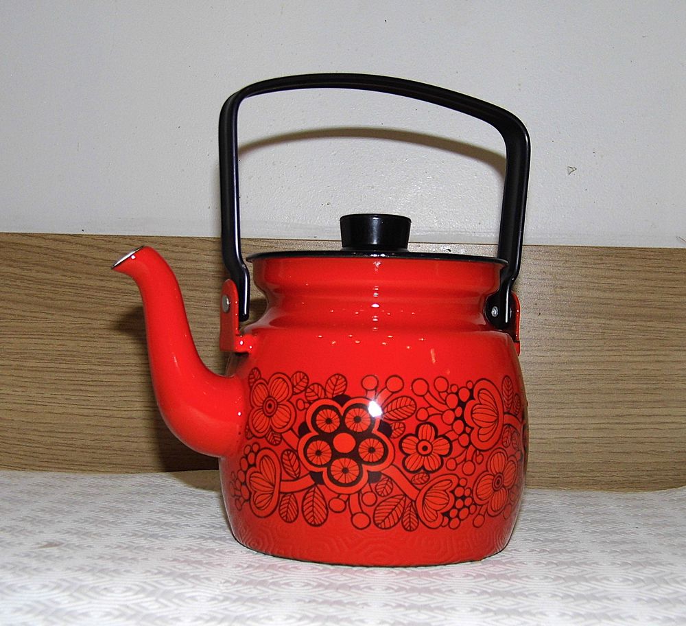 Bouilloire vintage orange fleuri en m&eacute;tal Décoration