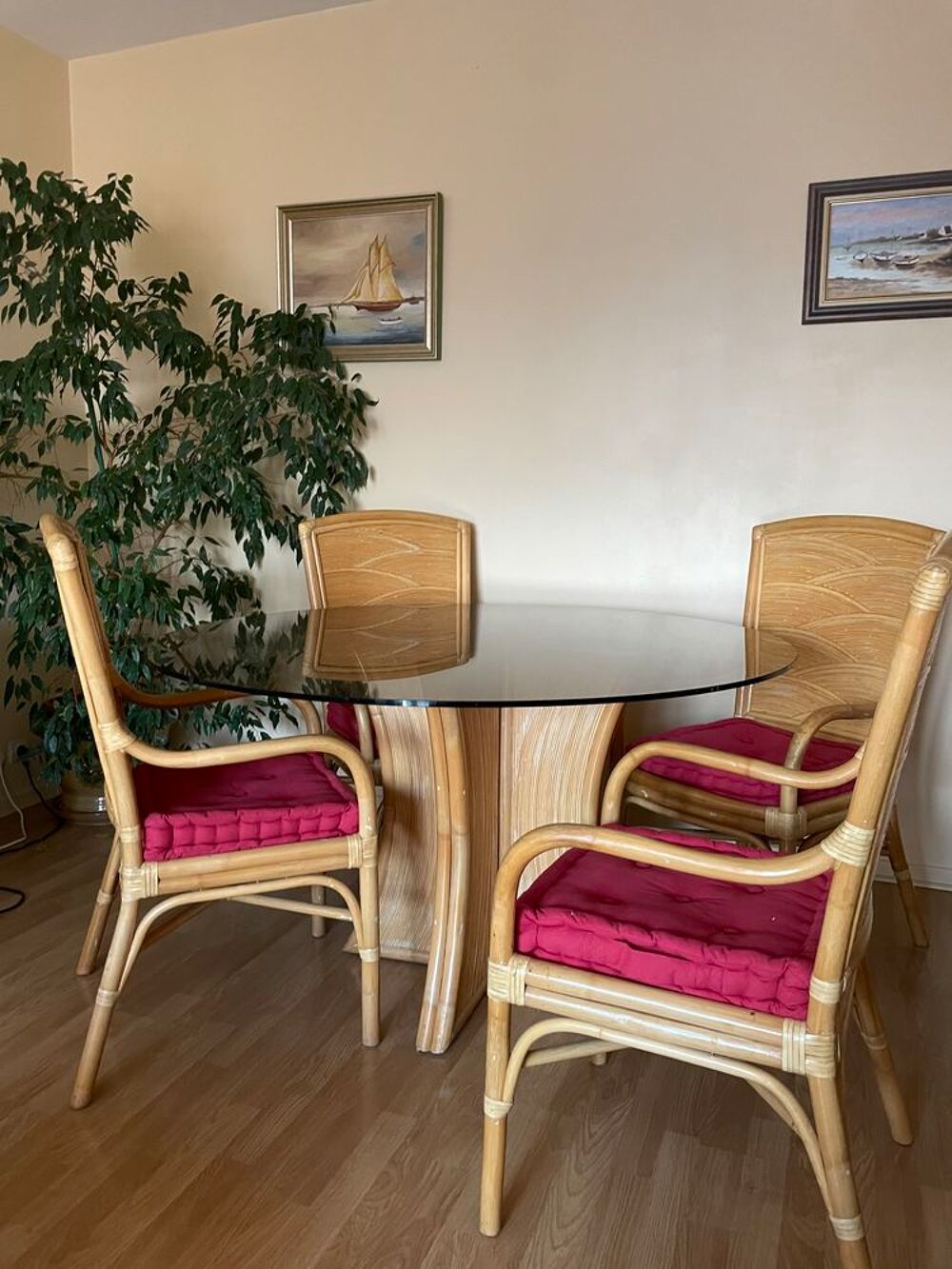 Table et 4 chaises Meubles