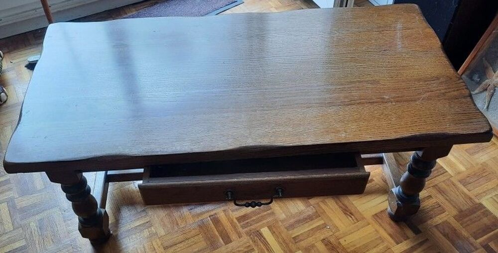 Table basse salon. Meubles