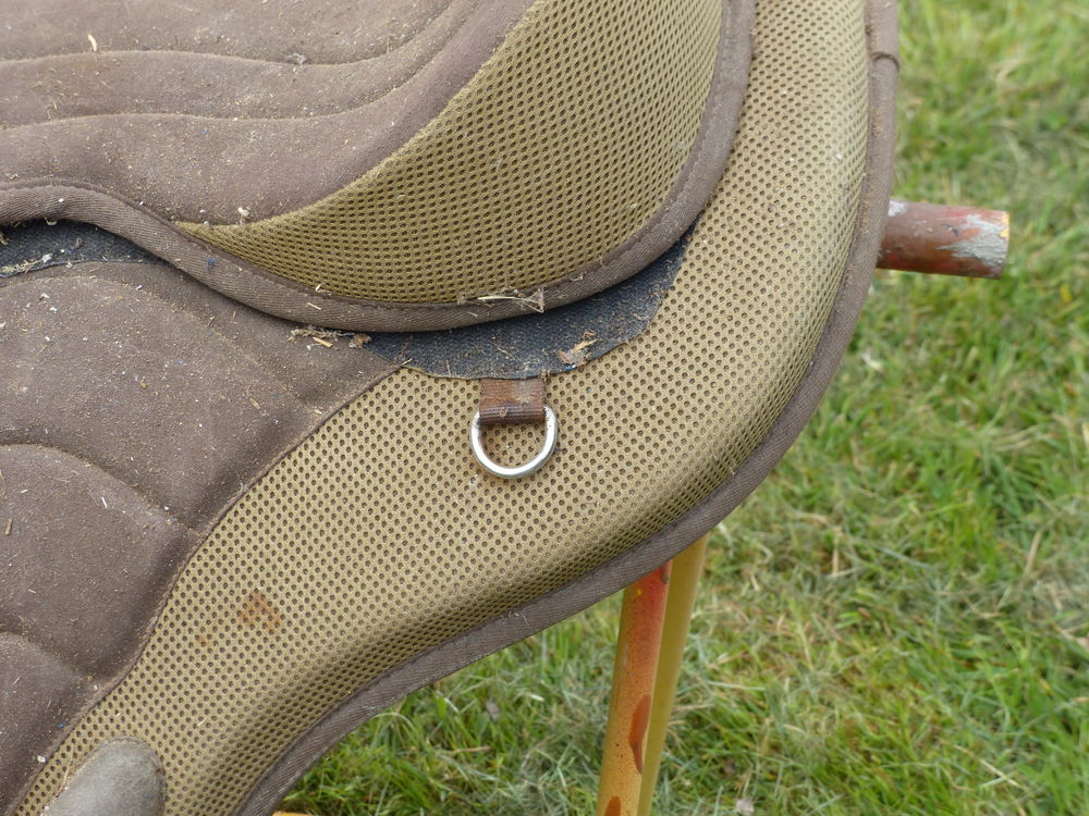 selle cheval + tapis + saccoches cavali&egrave;res Sports