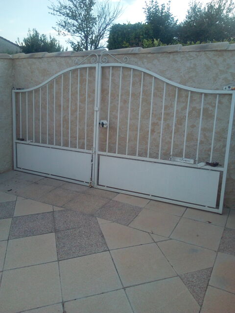 Portail en fer blanc � deux battants 100 Saint-Martin-de-Crau (13)