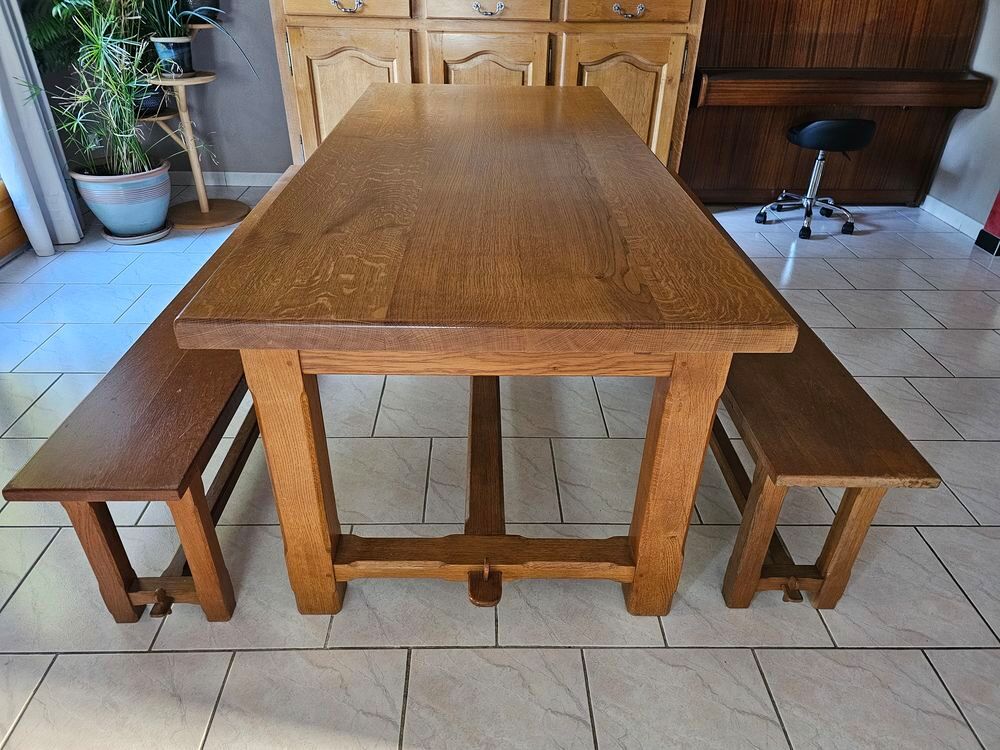 Table ch&ecirc;ne massif + bancs et rallonges - Etat impeccable Meubles