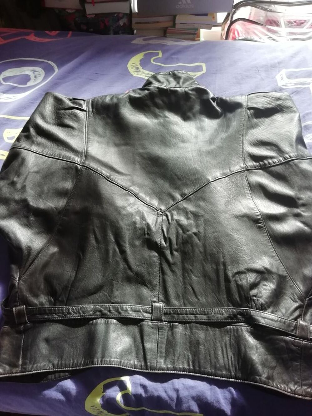 Blouson veste cuir crois&eacute;e T. 40 /42
Vêtements