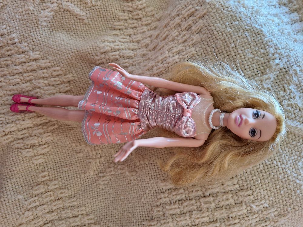 5 poup&eacute;es Barbie Jeux / jouets