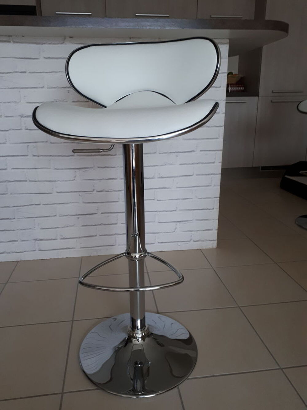 Tabouret de bar design blanc - NEUF - MILIBOO
Haut. r&eacute;glable Meubles