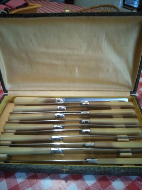 coffret de 12 couteaux anciens 20 Bondy (93)