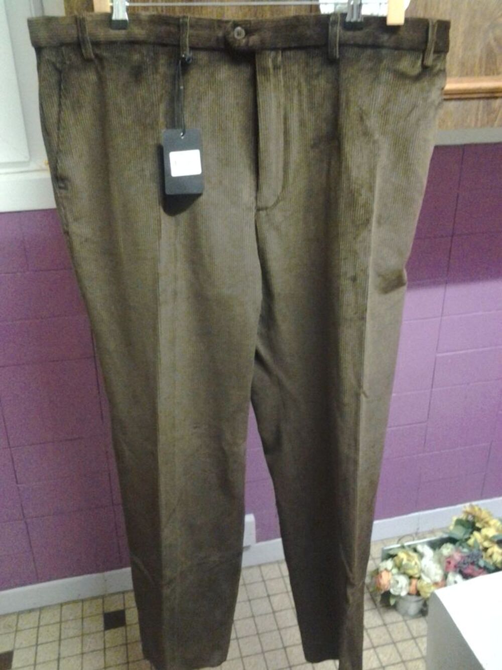pantalons en velours les deux pour 40 euros soit le pantalon et a20 seul tout neuf Vêtements