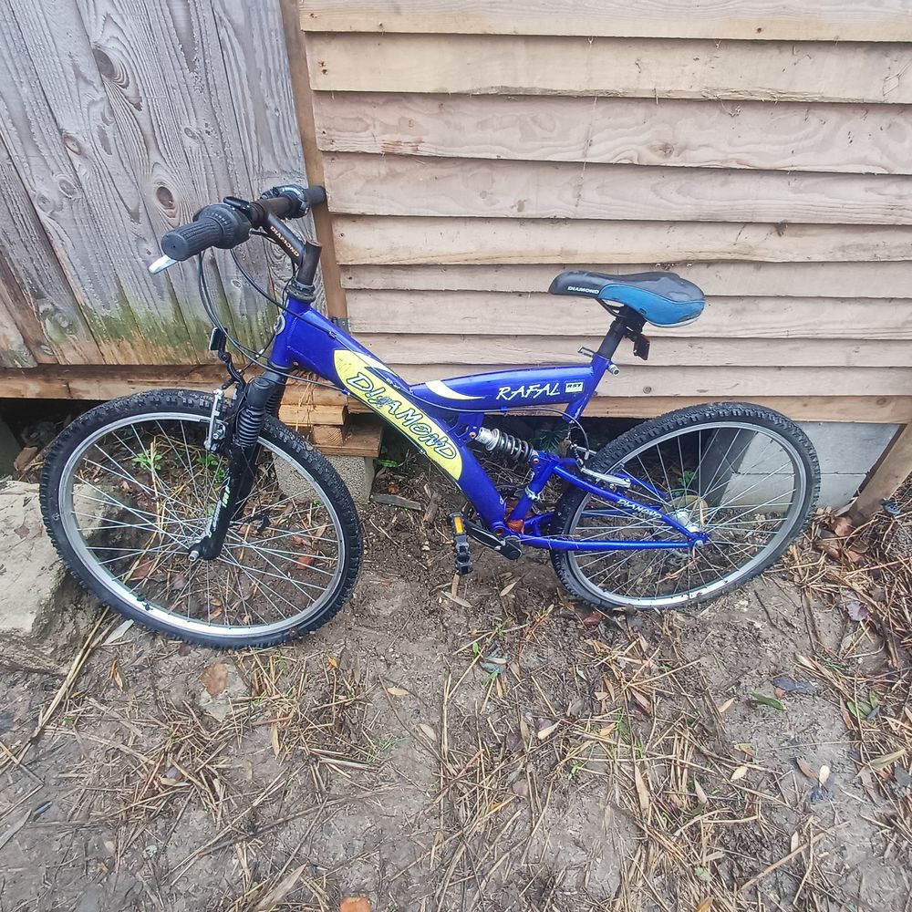 VTT ado en tr&egrave;s bon &eacute;tat Vélos