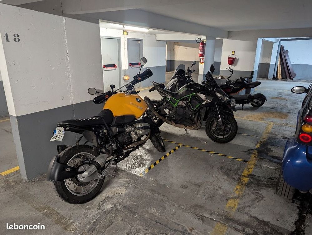 Location Parking/Garage Parking: Emplacement moto / scoot - Rue du Capitaine-Marchal Paris 20