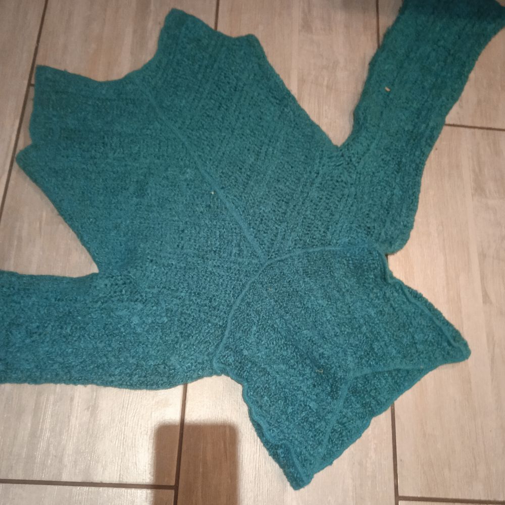 Pull bleu court col roul&eacute; T 2 80 % acrylique 17% mohair 3% p Vêtements