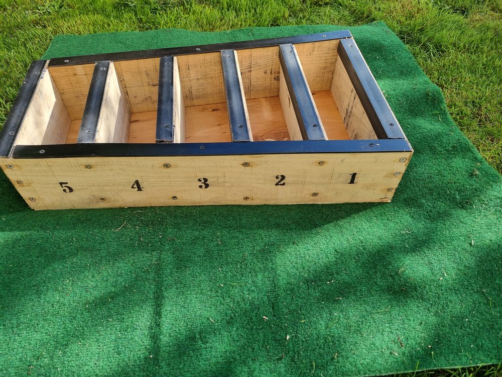 boite a trous pour jeux de palets Jeux / jouets