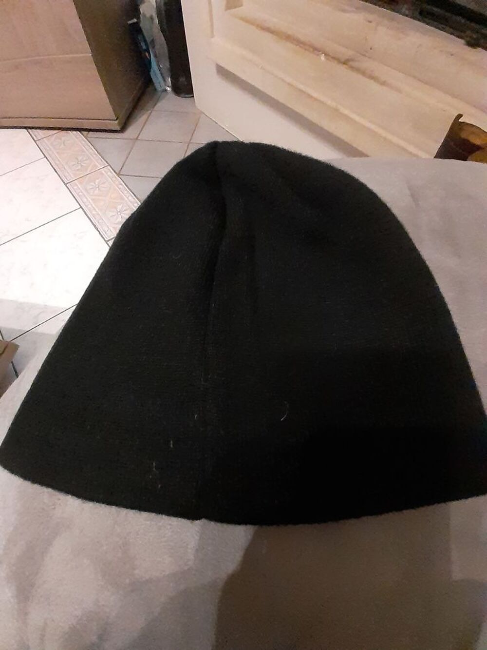 bonnet femme neuf taille unique
couleur : noire et rose
Vêtements