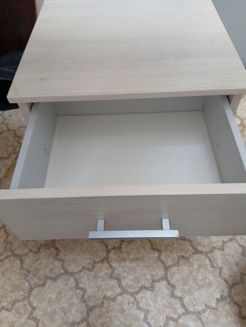 Table de nuit en bon &eacute;tat (PAS D'ENVOI) Meubles