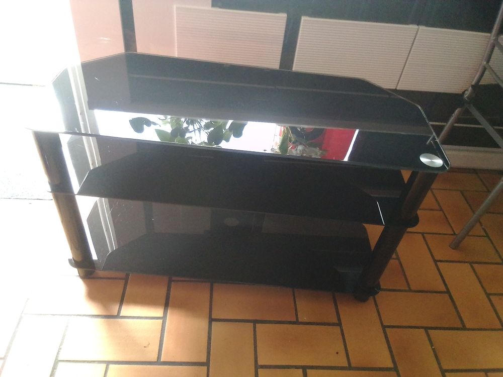 meuble t&eacute;l&eacute; noire en verre Meubles