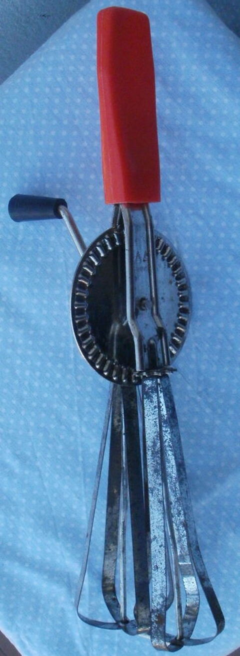 Batteur � mains ancien (blancs en neige) 5 Montauban (82)