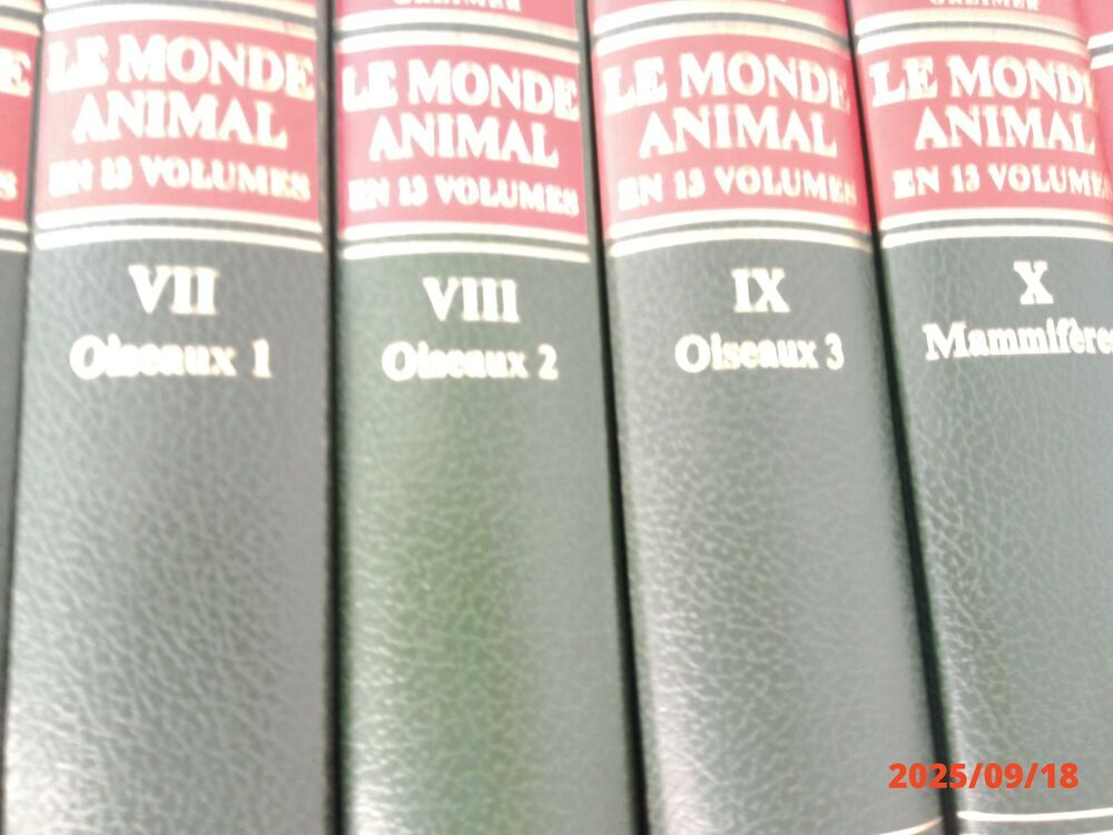 un lot de 13 volumes de la Collection LE MONDE ANIMAL Livres et BD