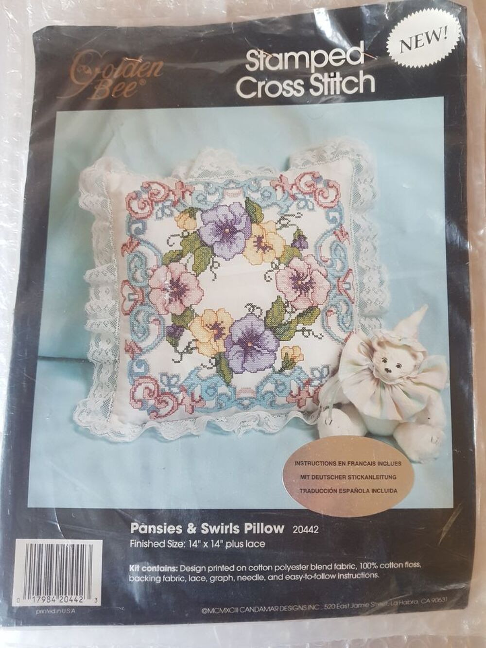 KIT A BRODER DESIGN VINTAGE " OREILLER PENSEES ET TOURBILLON D�coration